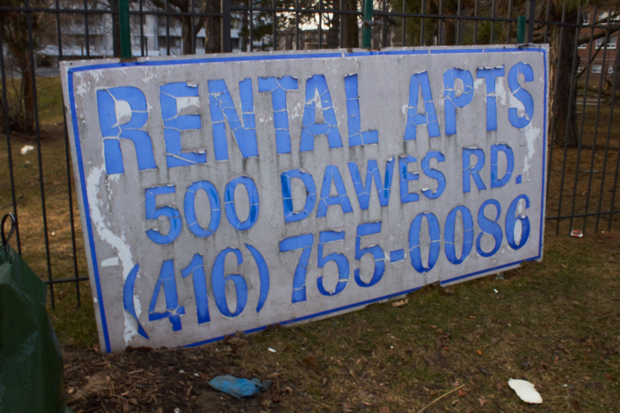 Rotting sign advertising rentals at 500 Dawes