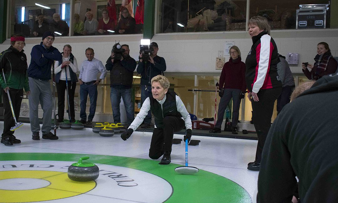 Kathleen Wynne curling