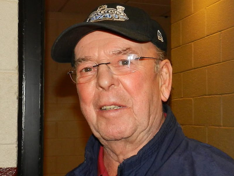Bob Cole pictured before a playoff game on May 22, 2012