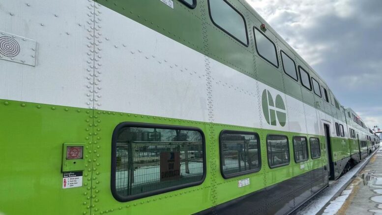 A GO Transit train stops at a platform. Metrolinx published an announcement on Mar. 1 that it is abandoning plans for a GO Transit railyard in the Don Valley. (Yuyang Huang/Toronto Observer)