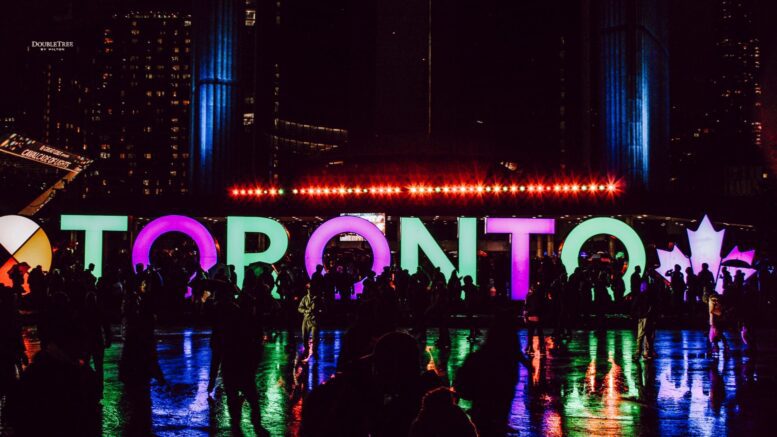 The story behind these neon hearts popping up all over Toronto - Streets Of  Toronto