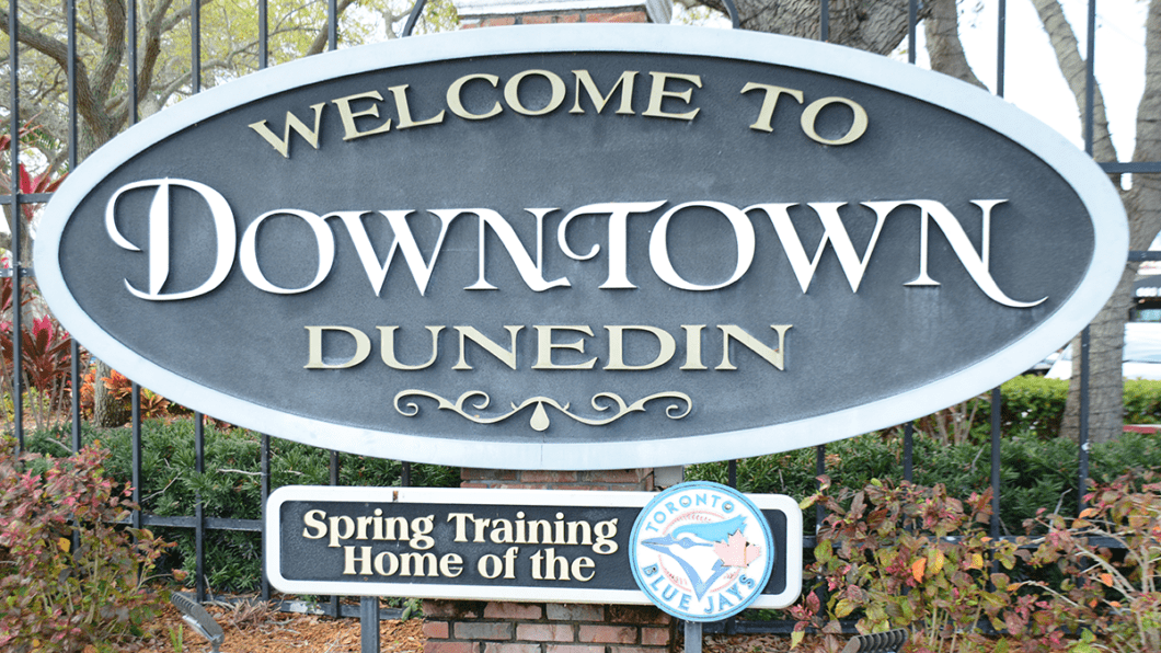 Welcome to Dunedin sign